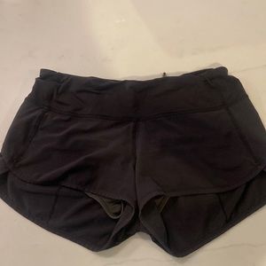 BLACK LULULEMON SPEED UPS SIZE 4